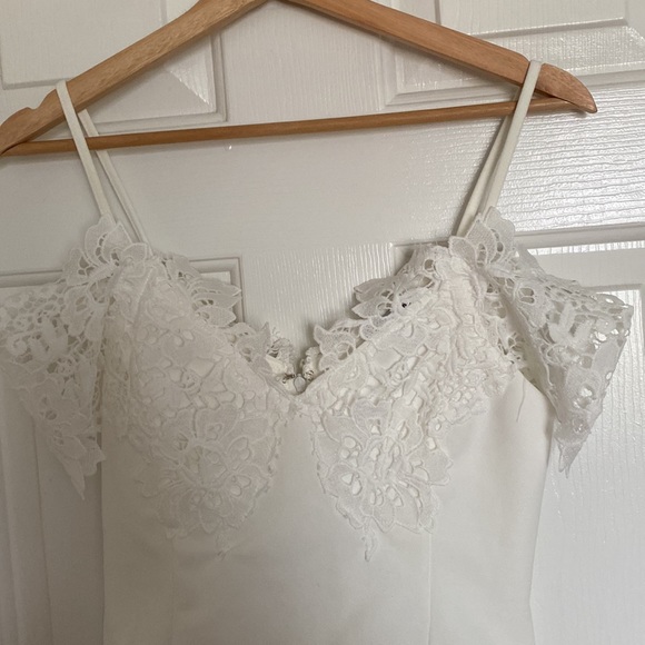 White lace accent bodysuit. - Picture 2 of 4
